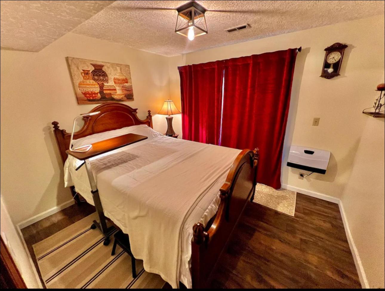 Private Level Of The House With Spa Грешам Екстериор снимка