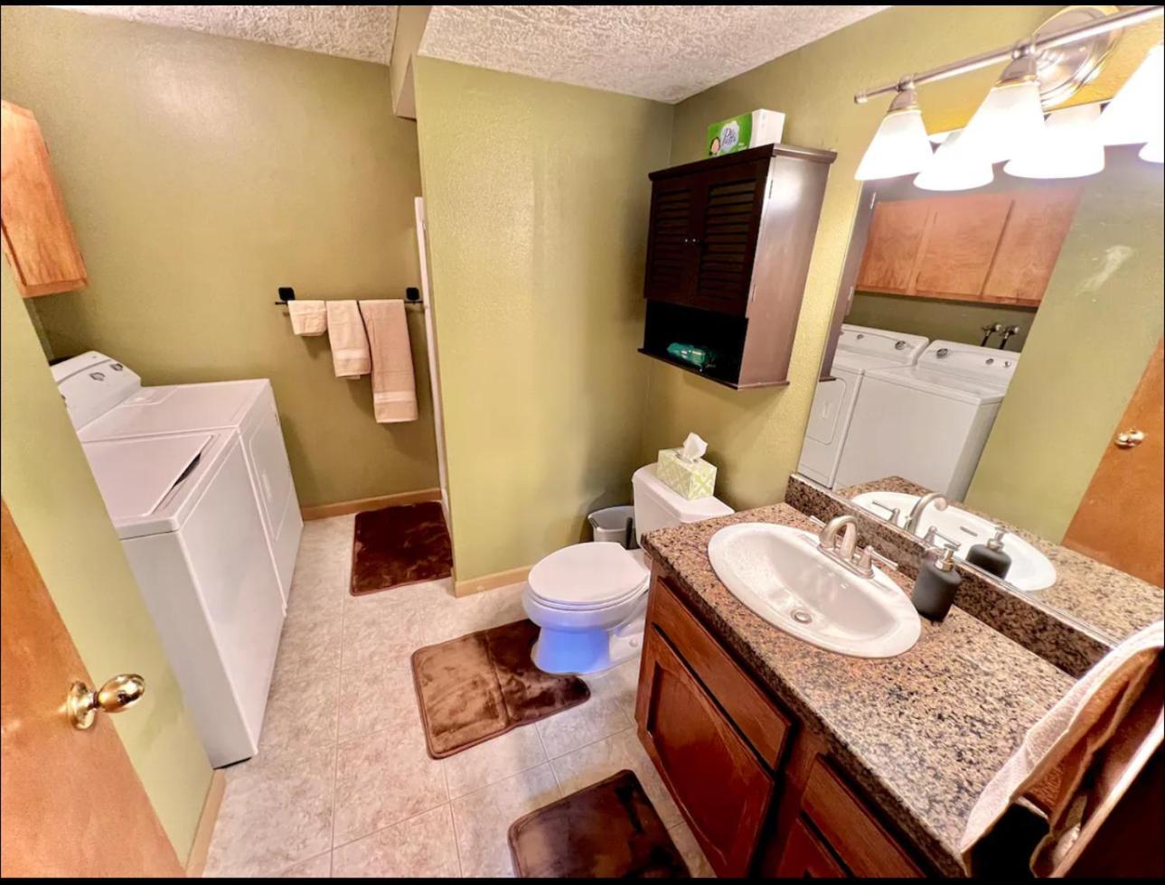Private Level Of The House With Spa Грешам Екстериор снимка