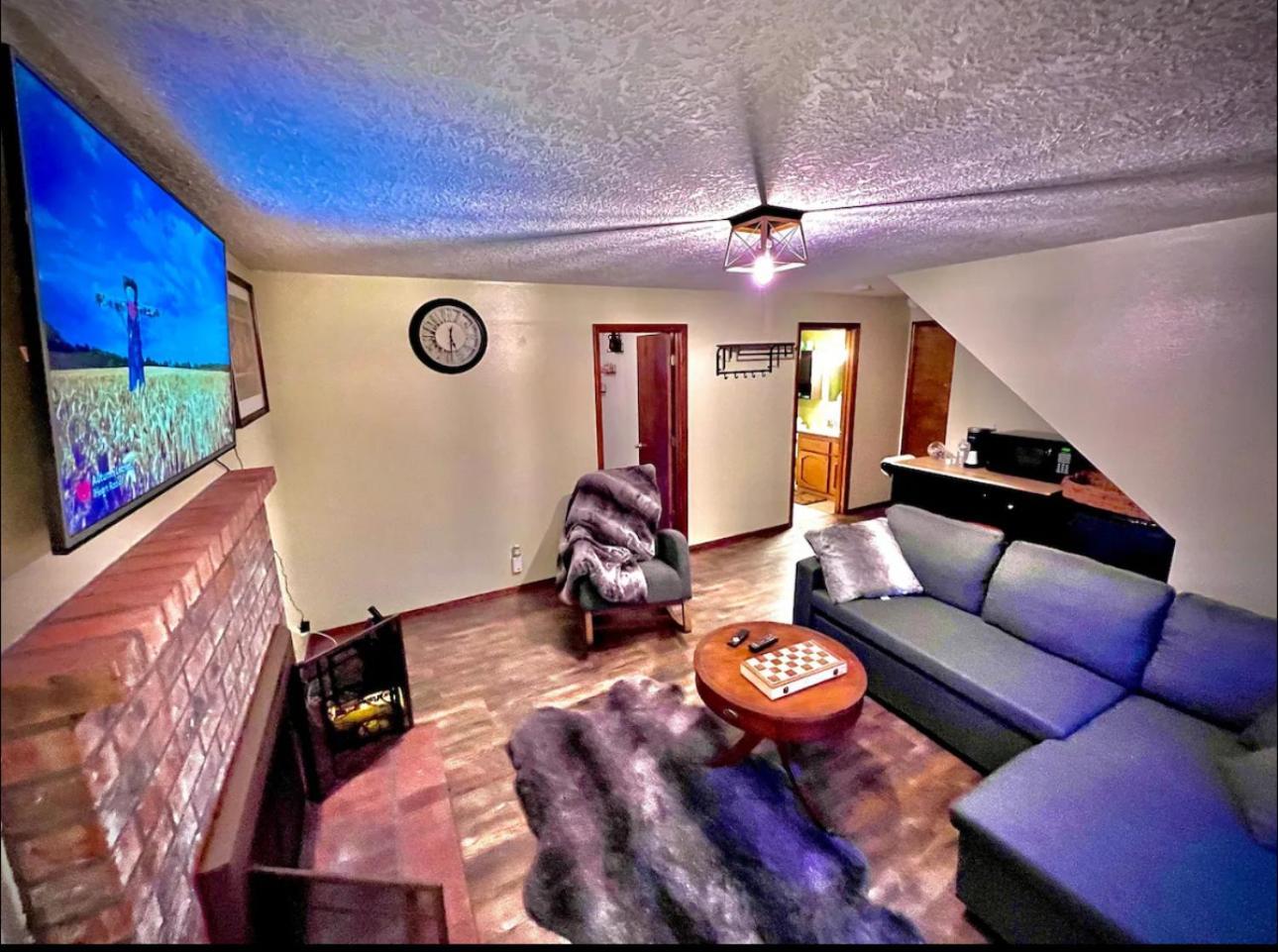 Private Level Of The House With Spa Грешам Екстериор снимка